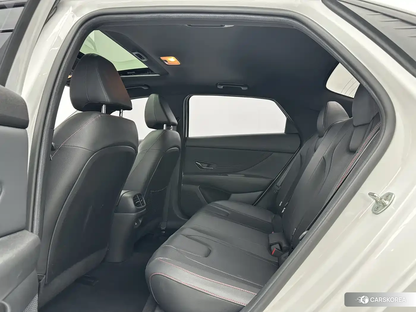 Hyundai Elantra 2023 Белый из Китая, фото 4
