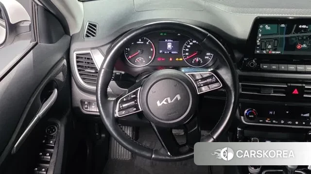 Kia Seltos 2022 Белый из Кореи, фото 4