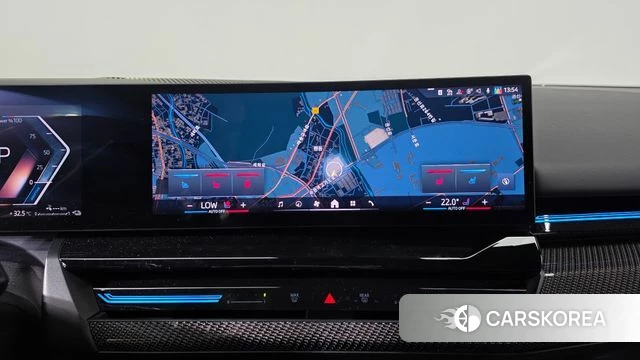 BMW 5 Series (G60) 2024 Цвет галактики из Кореи, фото 4