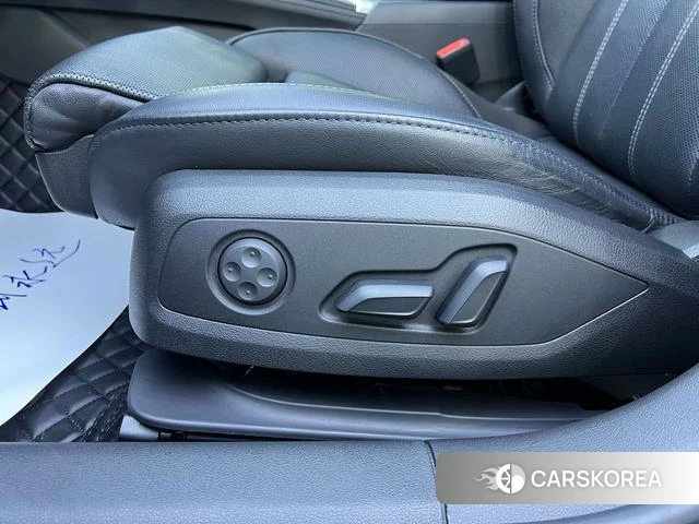 Audi A4L 2021 Темно-серый из Китая, фото 4