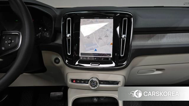 Volvo XC40 2023 Черный из Кореи, фото 4