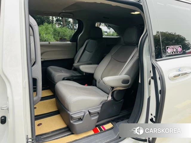 Toyota Saina 2023 Белый из Китая, фото 4