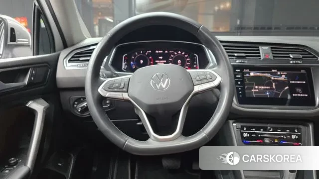 Volkswagen Tiguan Allspace 2023 Белый из Кореи, фото 4