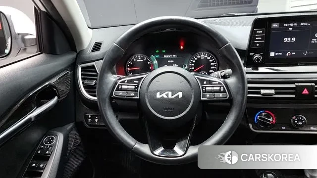 Kia Seltos 2022 Белый из Кореи, фото 4