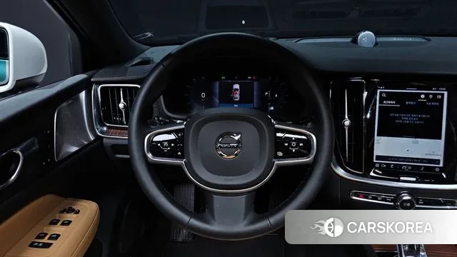 Volvo V60 Cross-Country 2nd Generation 2023 Белый из Кореи, фото 4