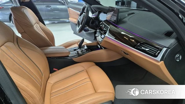 BMW 5 Series (G30) 2021 Черный из Кореи, фото 4