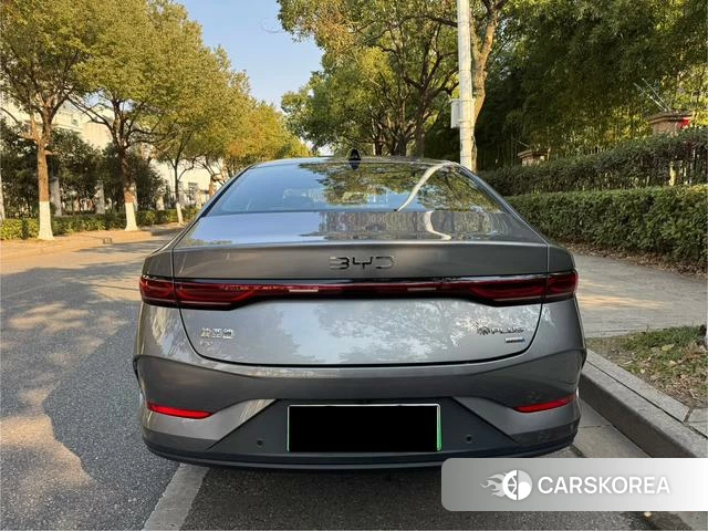 BYD Qin PLUS EV 2025 Серебристо-серый из Китая, фото 4