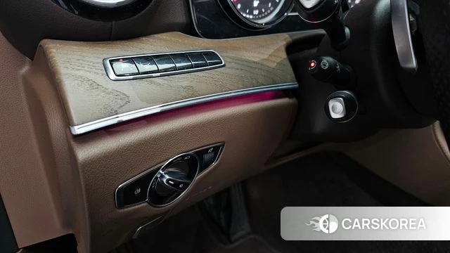 Mercedes-Benz E-Class W213 2018 Серый из Кореи, фото 4