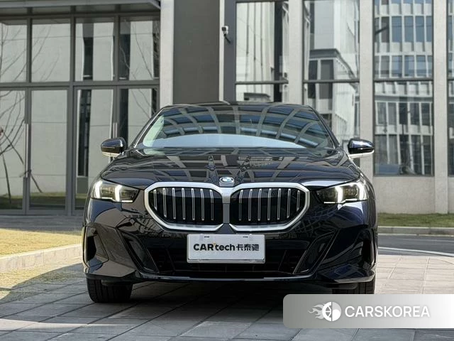 BMW 5 series 2025 Черный из Китая, фото 4
