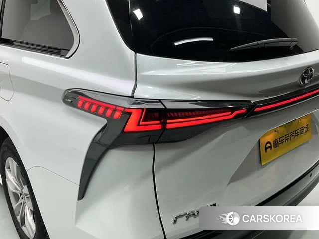 Toyota Saina 2024 Белый из Китая, фото 4