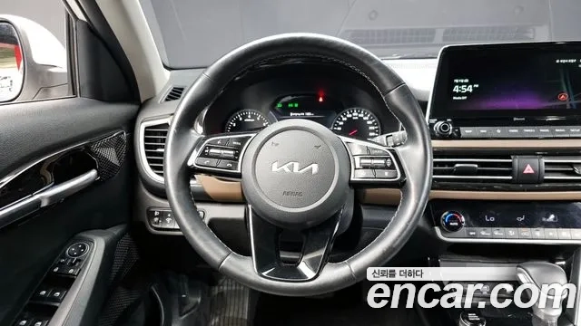 Kia Seltos 2022 Белый из Кореи, фото 4