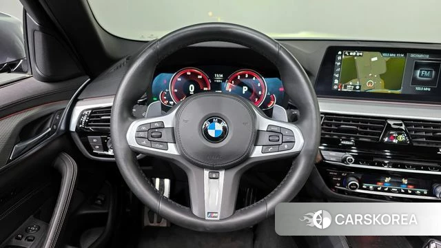 BMW 5 Series (G30) 2018 Серебристо-серый из Кореи, фото 4