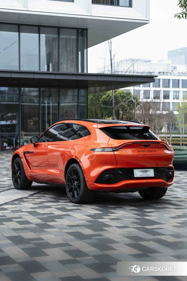 Aston Martin DBX 2022 Оранжевый из Китая, фото 4