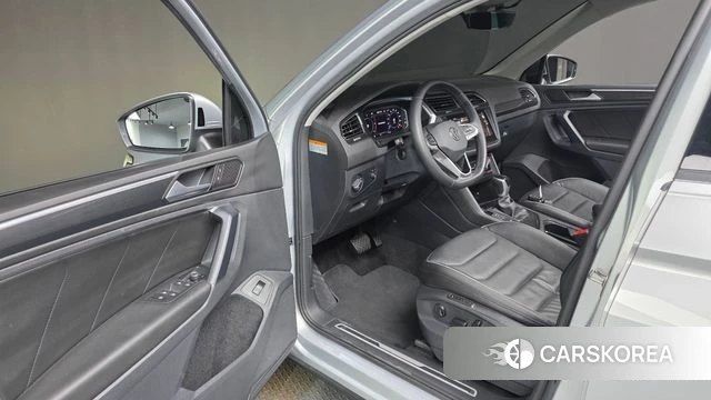 Volkswagen Tiguan second Generation 2022 Серебряный из Кореи, фото 4