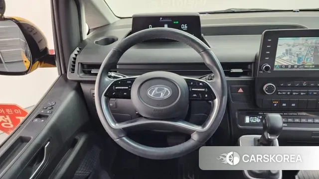 Hyundai Staria 2023 Желтый из Кореи, фото 4