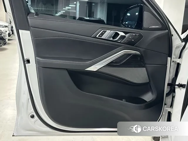 BMW X6 (G06) 2024 Жемчужный цвет из Кореи, фото 4