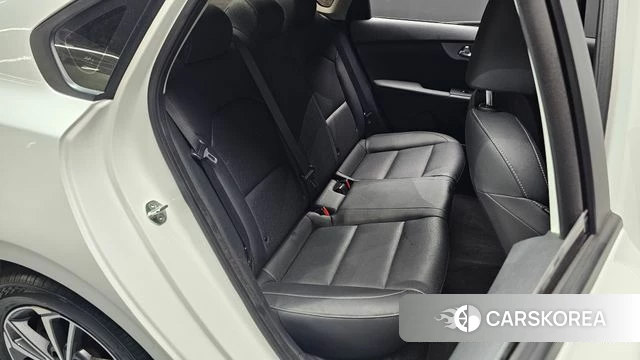 Kia The New K3 2nd generation 2022 Белый из Кореи, фото 4