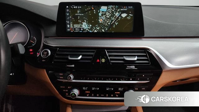BMW 5 Series (G30) 2018 Белый из Кореи, фото 4