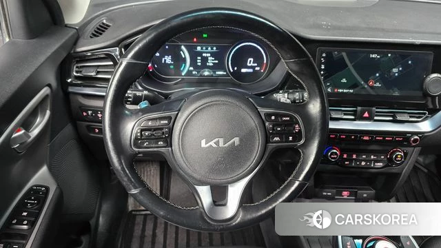 Kia Niro Plus 2023 Белый из Кореи, фото 4