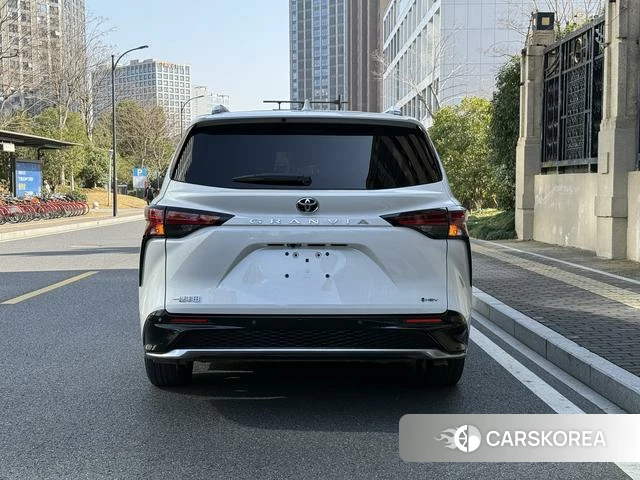 Toyota Grevia 2024 Белый из Китая, фото 4