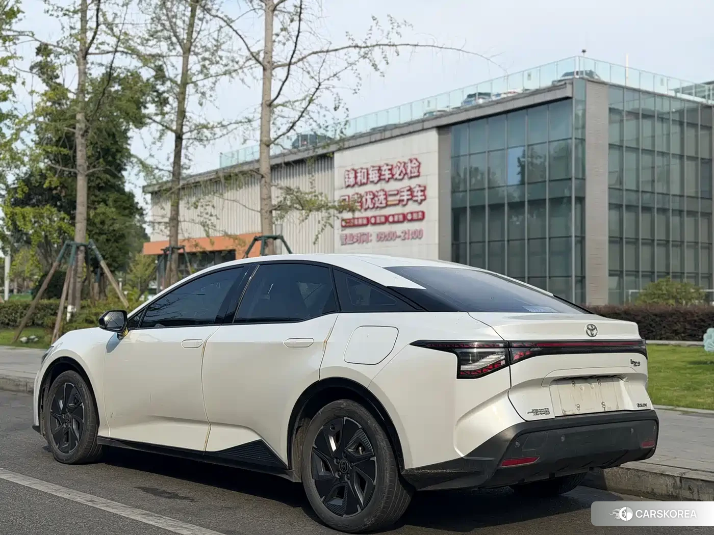 Toyota bZ3 2023 Белый из Китая, фото 4