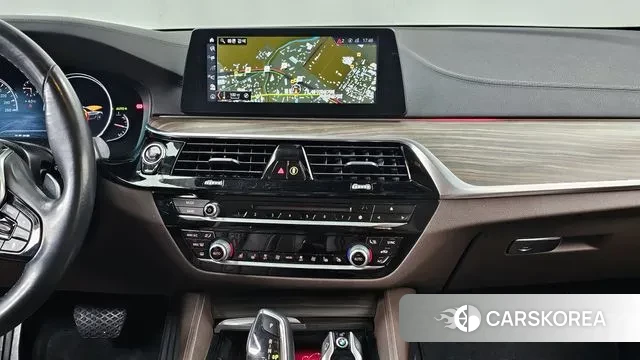 BMW 5 Series (G30) 2018 Светло-серебряный цвет из Кореи, фото 4