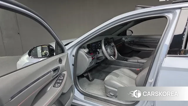 Hyundai Sonata D Edge (DN8) 2024 Светло-серебряный цвет из Кореи, фото 4