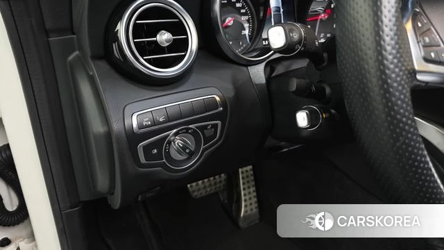 Mercedes-Benz C-Class W205 2018 Белый из Кореи, фото 4