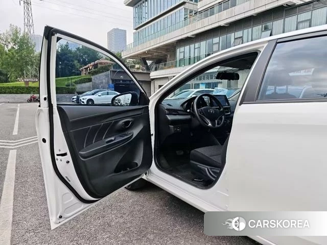 Toyota Vios 2021 Белый из Китая, фото 4