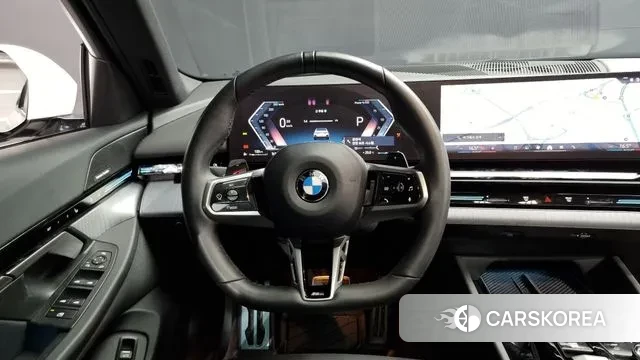 BMW 5 Series (G60) 2023 Белый из Кореи, фото 4