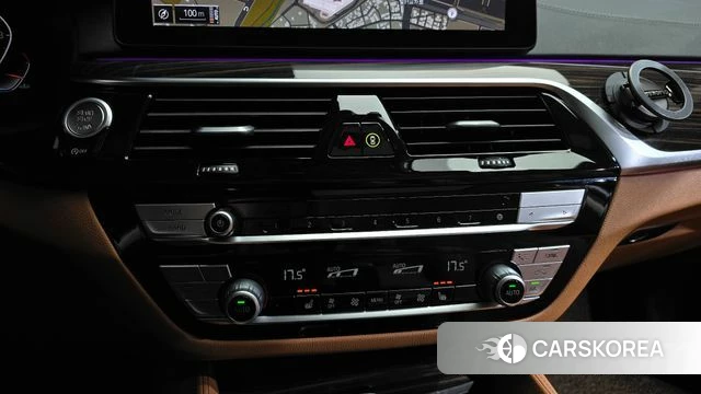 BMW 5 Series (G30) 2021 Серебристо-серый из Кореи, фото 4