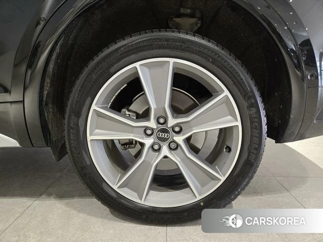 Audi Q5L 2022 Черный из Китая, фото 4