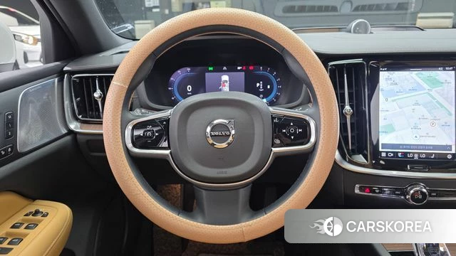 Volvo S60 3rd generation 2023 Белый из Кореи, фото 4