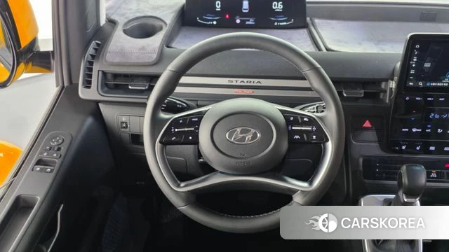 Hyundai Staria 2023 Желтый из Кореи, фото 4