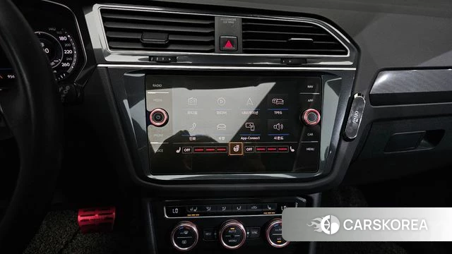 Volkswagen Tiguan second Generation 2018 Белый из Кореи, фото 4