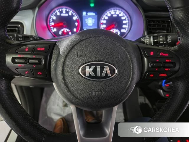 Kia Stonic 2019 Белый из Кореи, фото 4