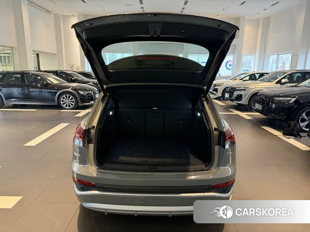 Audi Q4 e-tron 2025 Серебристо-серый из Китая, фото 4