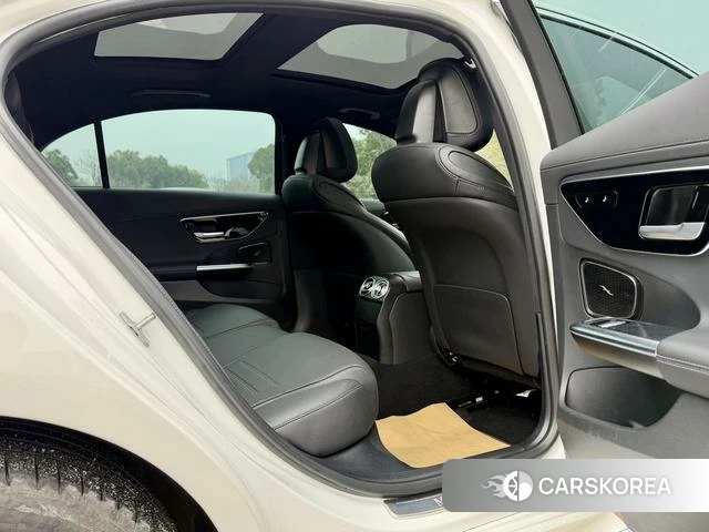 Mercedes-Benz Class C 2024 Белый из Китая, фото 4
