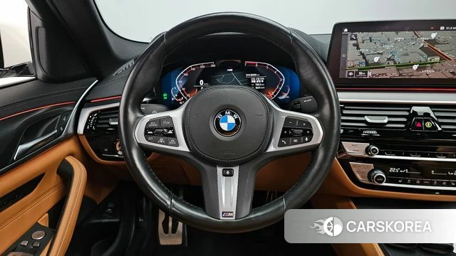 BMW 5 Series (G30) 2023 Белый из Кореи, фото 4