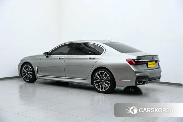 BMW 7 series 2022 Серебристо-серый из Китая, фото 4