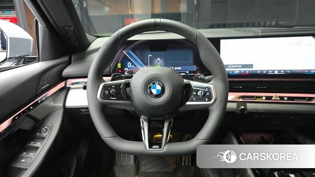 BMW 5 Series (G60) 2025 Светло-серебряный цвет из Кореи, фото 4
