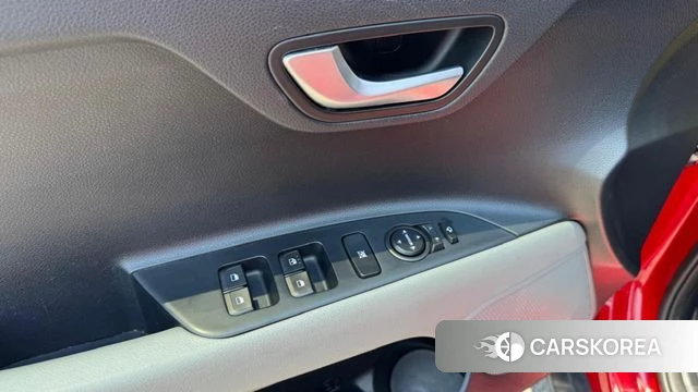 Kia Stonic 2018 Красный из Кореи, фото 4