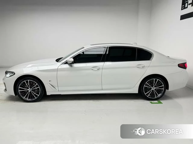 BMW 5 series 2022 Белый из Китая, фото 4