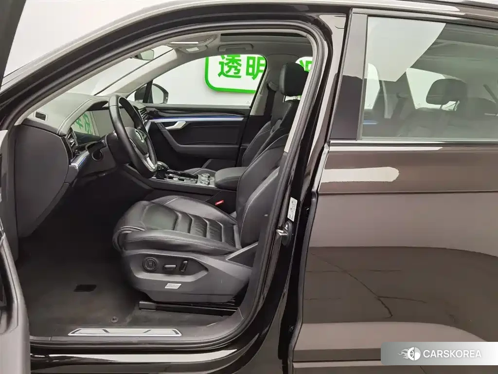 Volkswagen Touareg 2020 Champagne/brown из Китая, фото 4