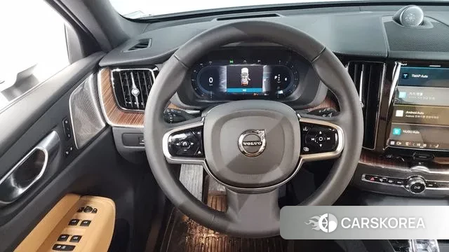 Volvo XC60 second Generation 2024 Белый из Кореи, фото 4