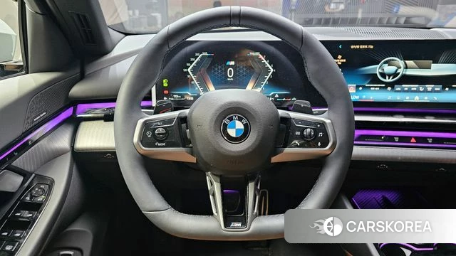 BMW 5 Series (G60) 2026 Цвет галактики из Кореи, фото 4
