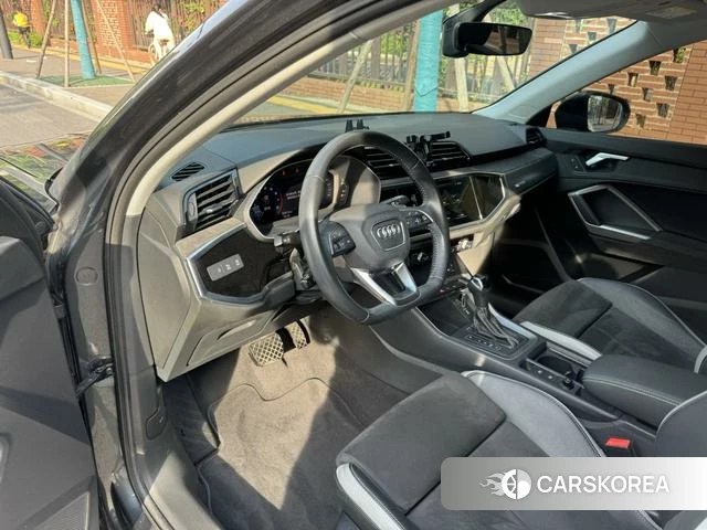 Audi Q3 2021 Темно-серый из Китая, фото 4