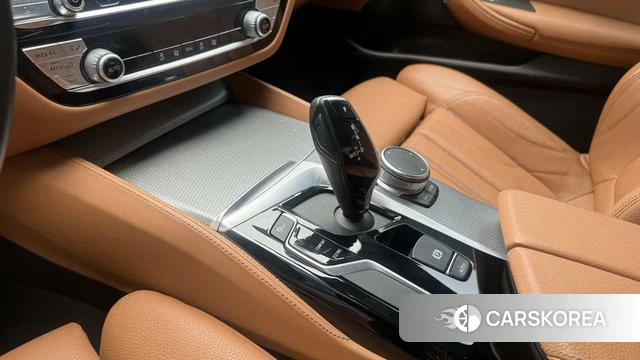 BMW 5 series (imported) 2020 Серебристо-серый из Китая, фото 4