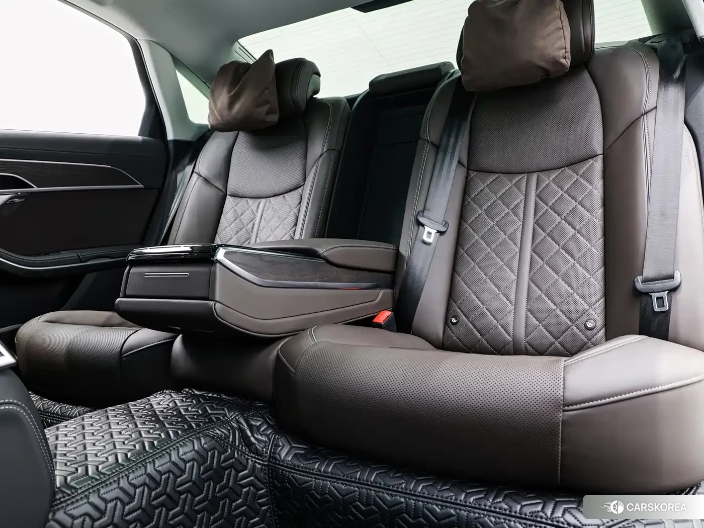 Audi A8 2024 Черный из Китая, фото 4