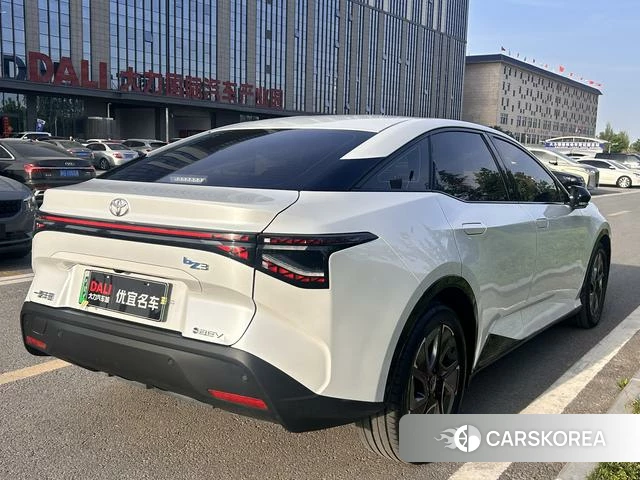 Toyota bZ3 2023 Белый из Китая, фото 4
